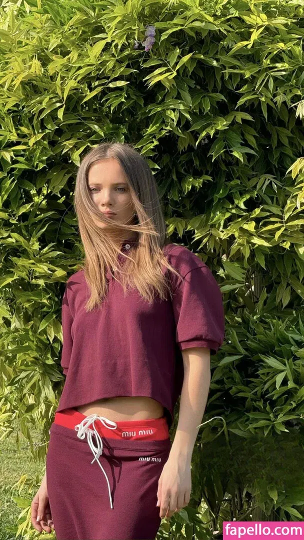 Freya Allan Onlyfans Photo Gallery 