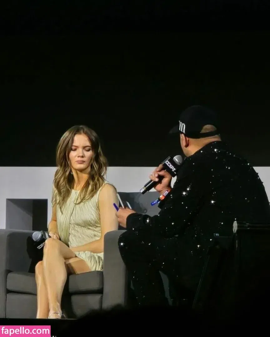 Freya Allan Onlyfans Photo Gallery 