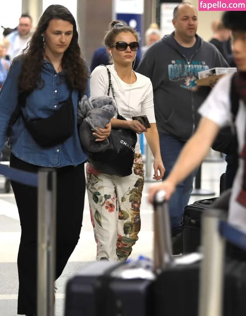 Freya Allan Onlyfans Photo Gallery 