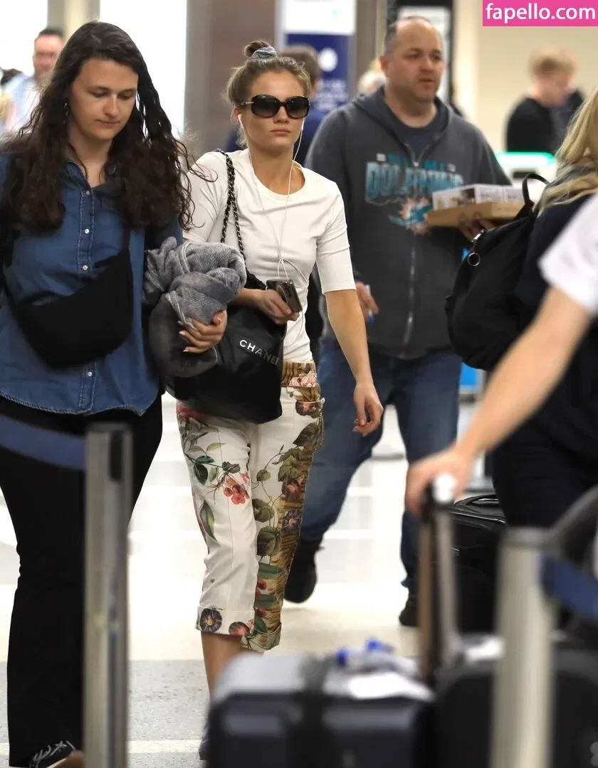 Freya Allan Onlyfans Photo Gallery 