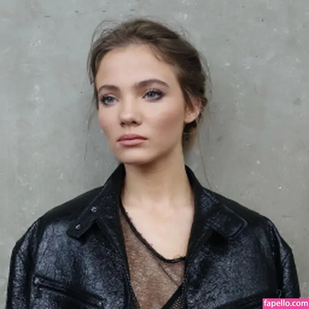 Freya Allan Onlyfans Photo Gallery 