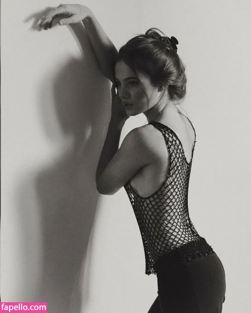 Freya Allan Onlyfans Photo Gallery 