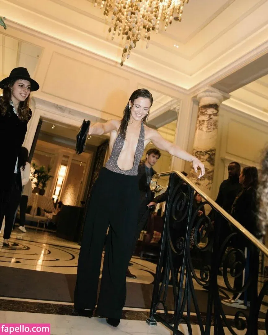 Freya Allan Onlyfans Photo Gallery 