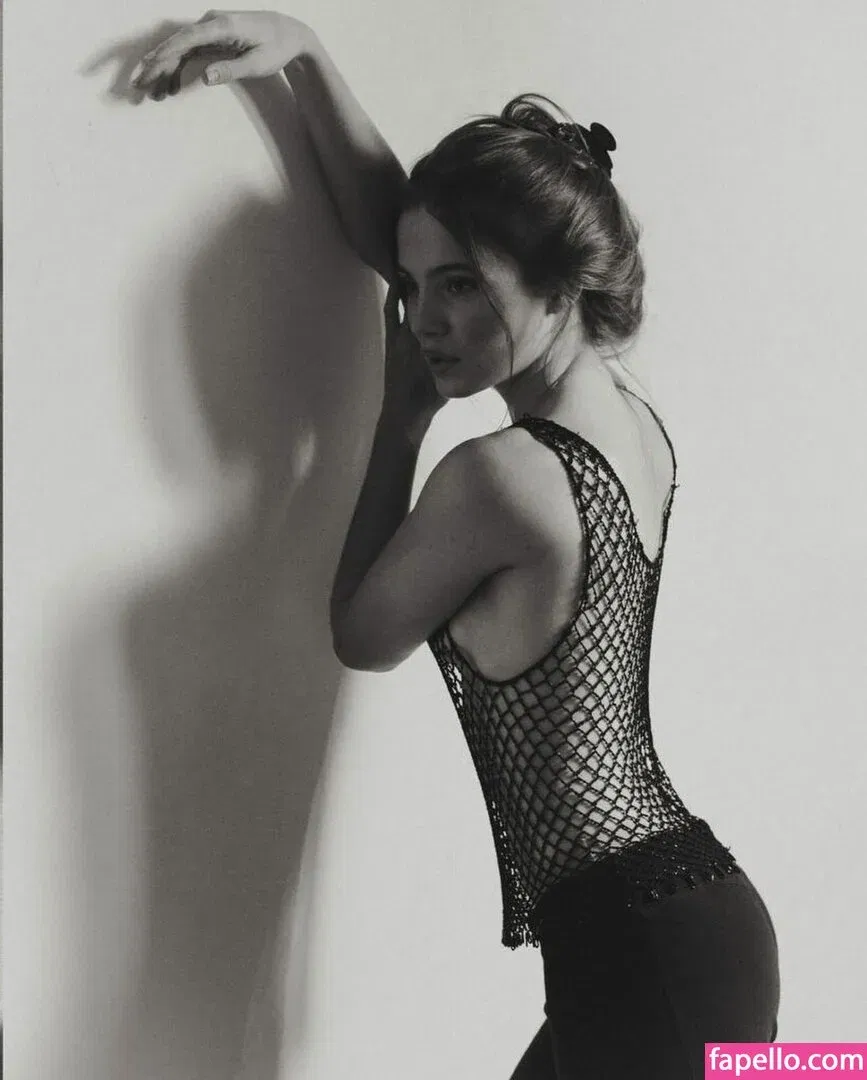 Freya Allan Onlyfans Photo Gallery 