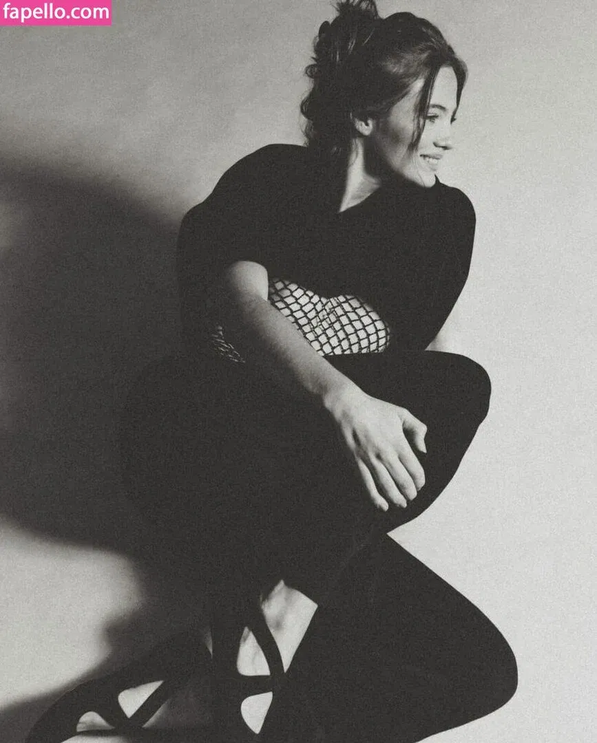 Freya Allan Onlyfans Photo Gallery 