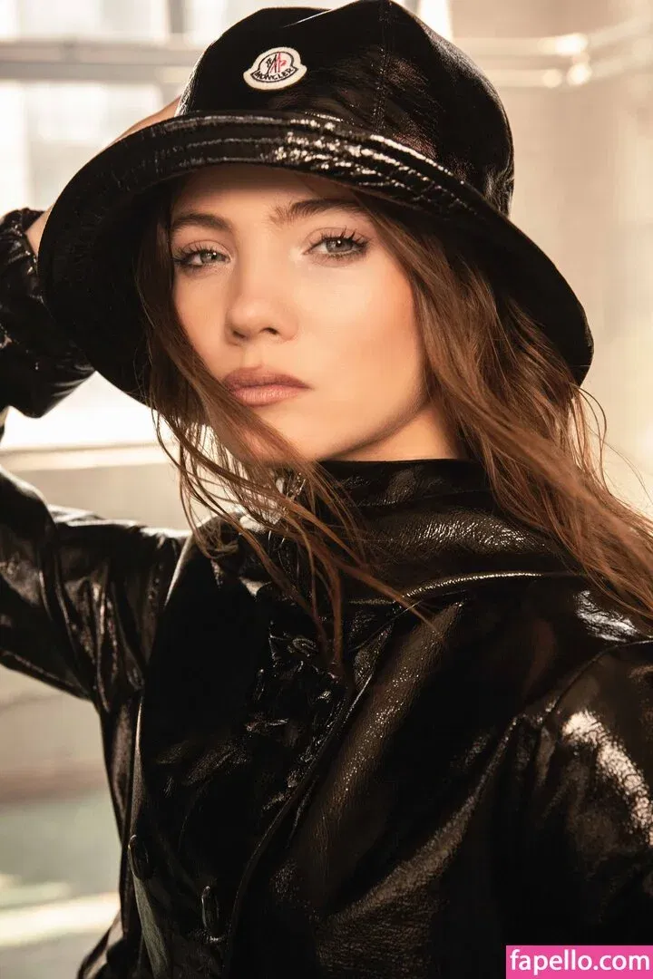 Freya Allan Onlyfans Photo Gallery 