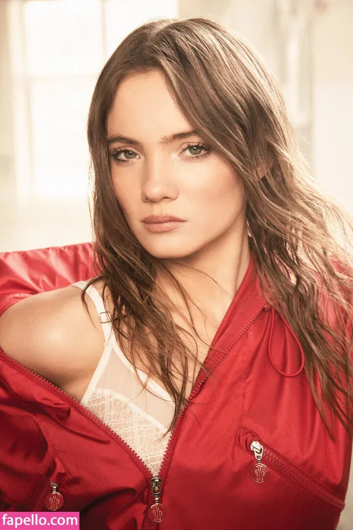 Freya Allan Onlyfans Photo Gallery 