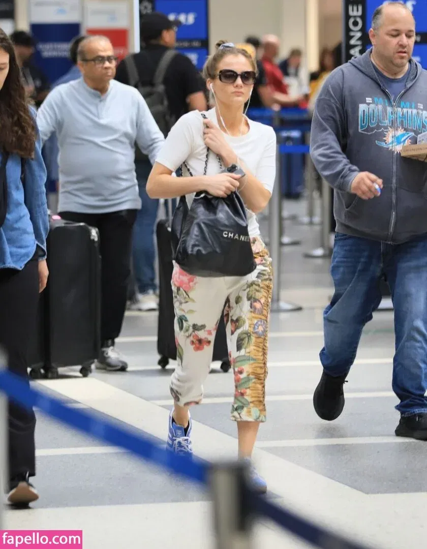 Freya Allan Onlyfans Photo Gallery 