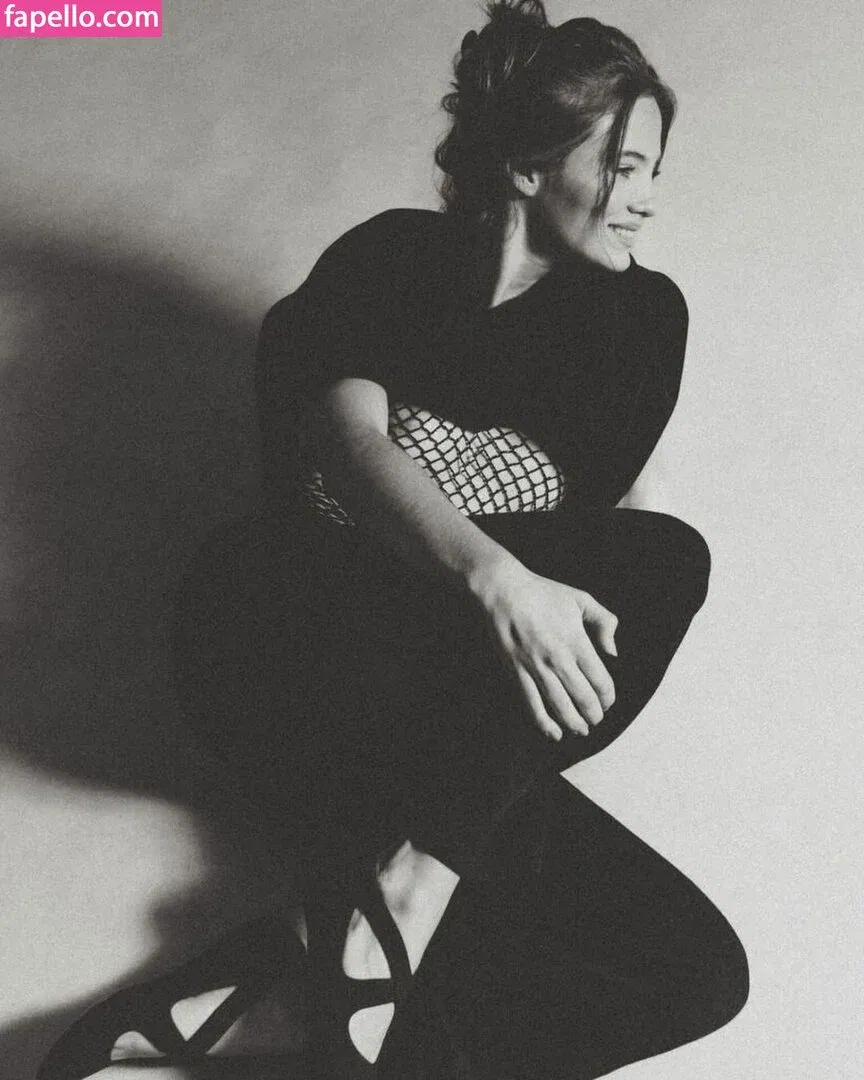 Freya Allan Onlyfans Photo Gallery 