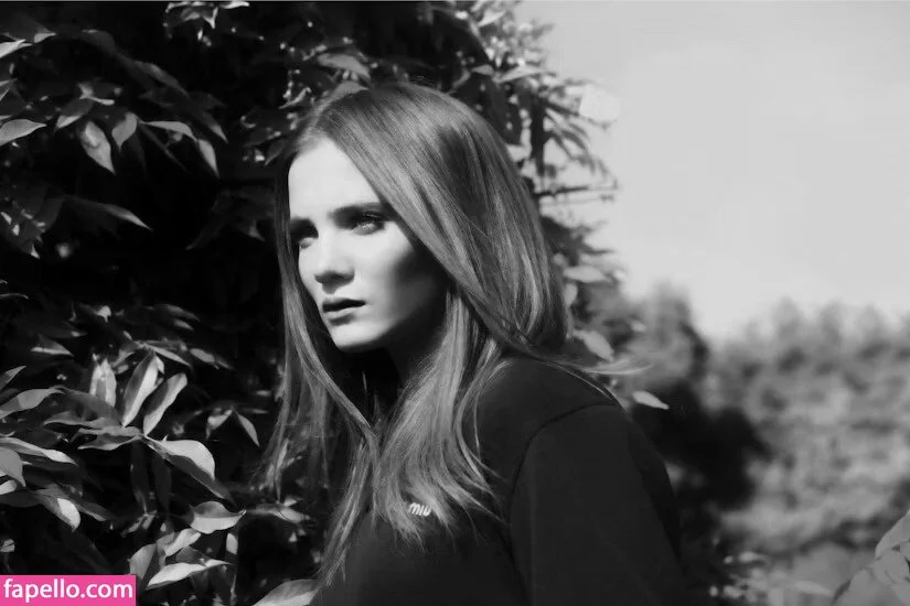 Freya Allan Onlyfans Photo Gallery 