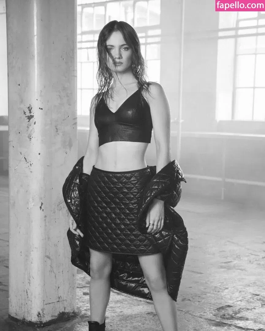 Freya Allan Onlyfans Photo Gallery 