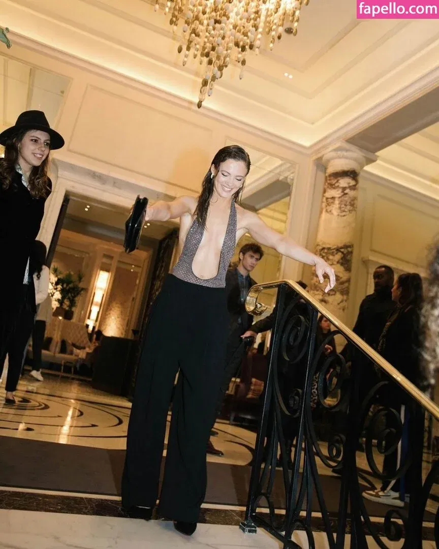 Freya Allan Onlyfans Photo Gallery 