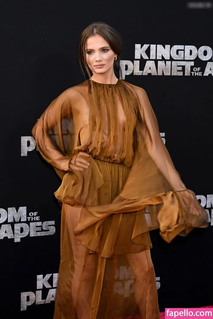 Freya Allan Onlyfans Photo Gallery 