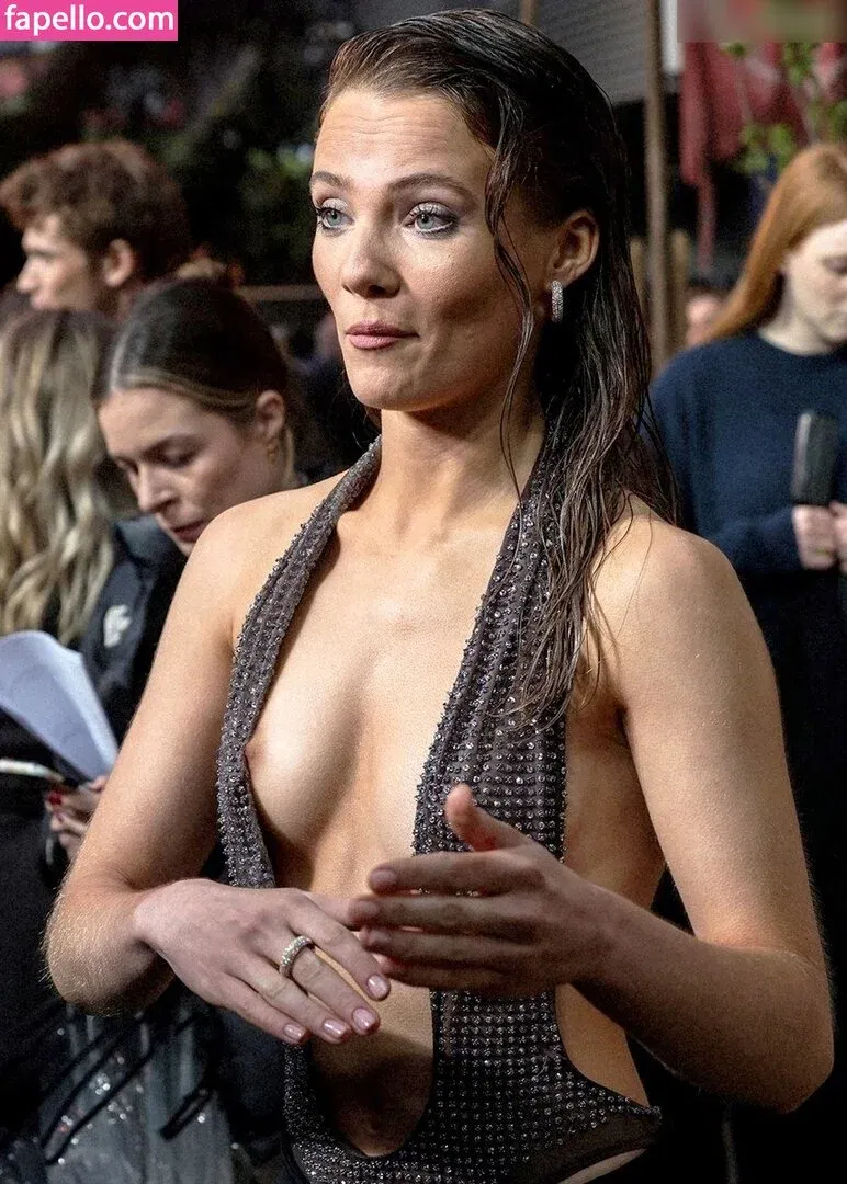 Freya Allan Onlyfans Photo Gallery 