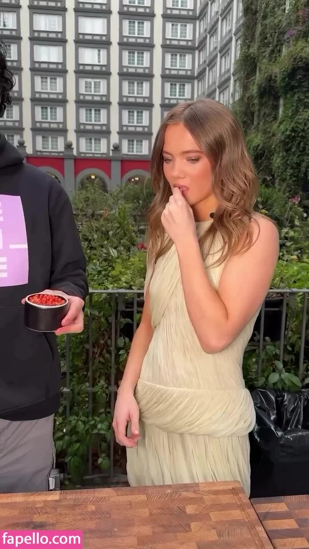 Freya Allan Onlyfans Photo Gallery 