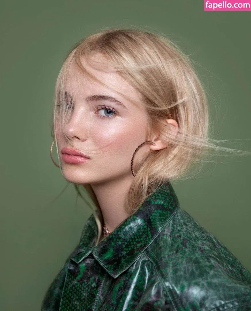 Freya Allan Onlyfans Photo Gallery 