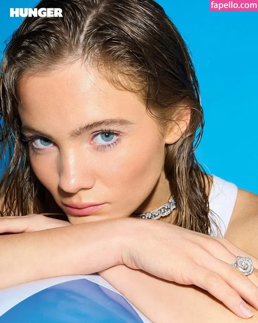 Freya Allan Onlyfans Photo Gallery 