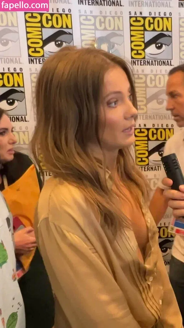 Freya Allan Onlyfans Photo Gallery 