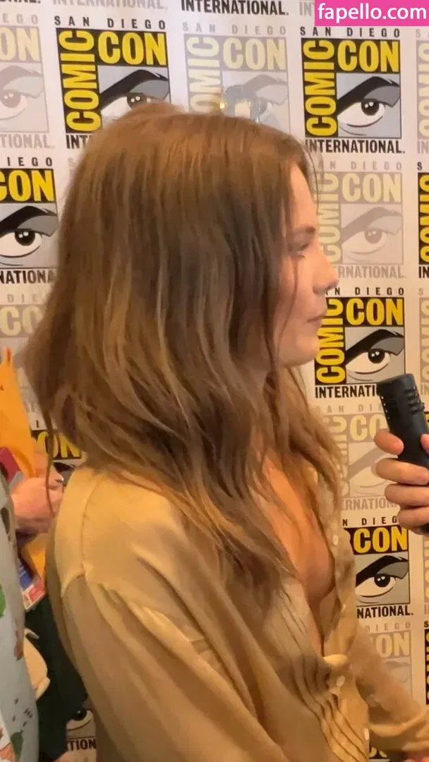 Freya Allan Onlyfans Photo Gallery 