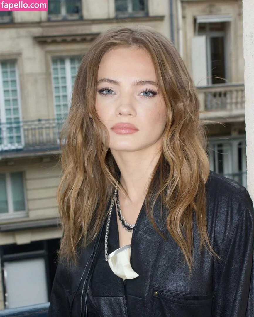 Freya Allan Onlyfans Photo Gallery 