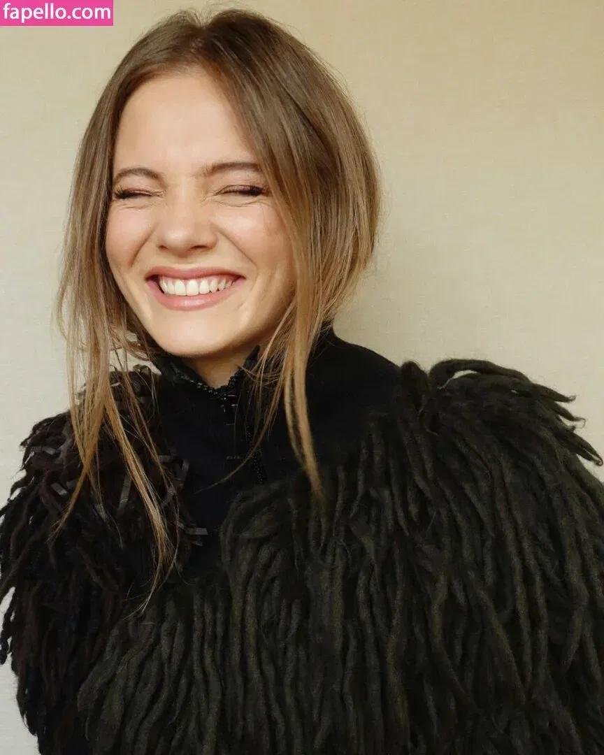 Freya Allan Onlyfans Photo Gallery 