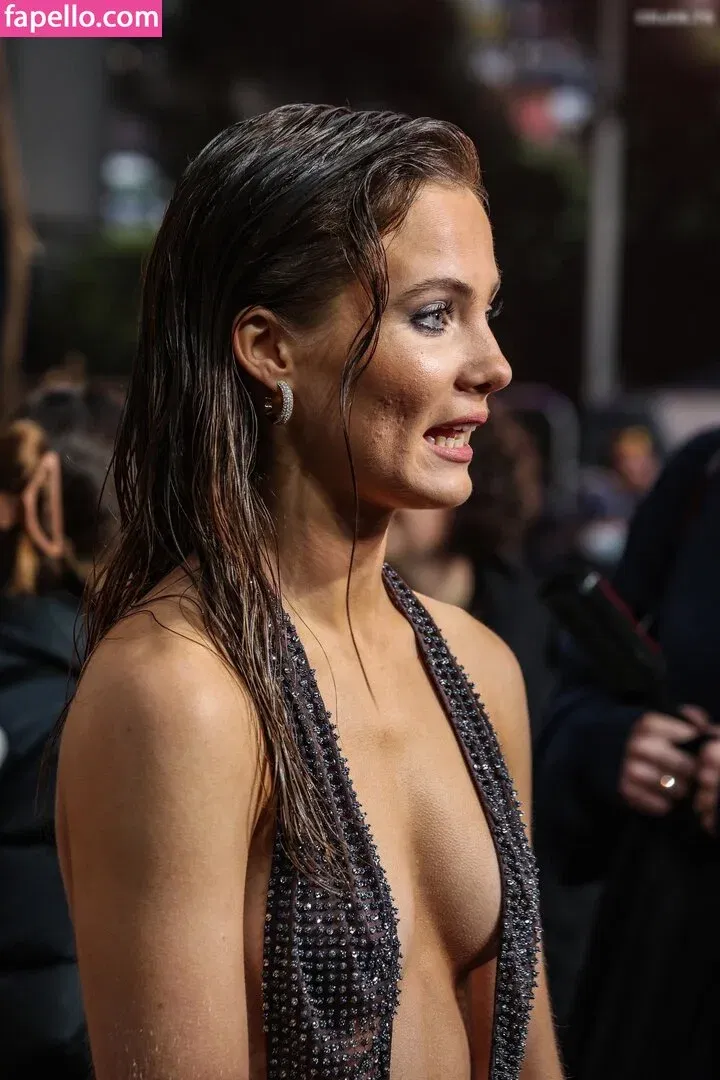 Freya Allan Onlyfans Photo Gallery 