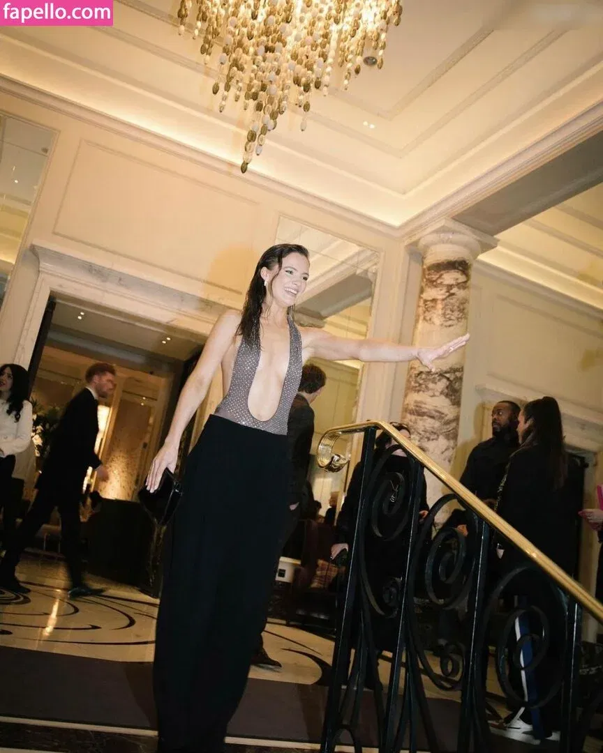 Freya Allan Onlyfans Photo Gallery 