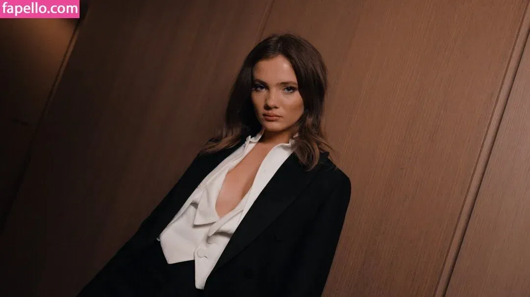 Freya Allan Onlyfans Photo Gallery 