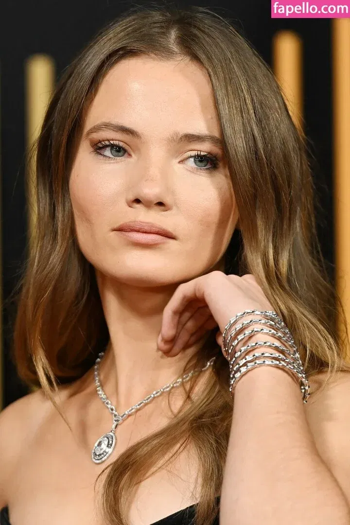 Freya Allan Onlyfans Photo Gallery 