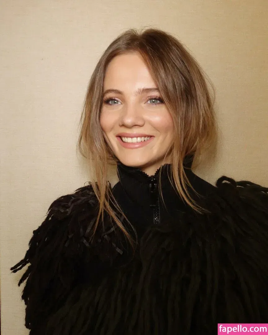 Freya Allan Onlyfans Photo Gallery 