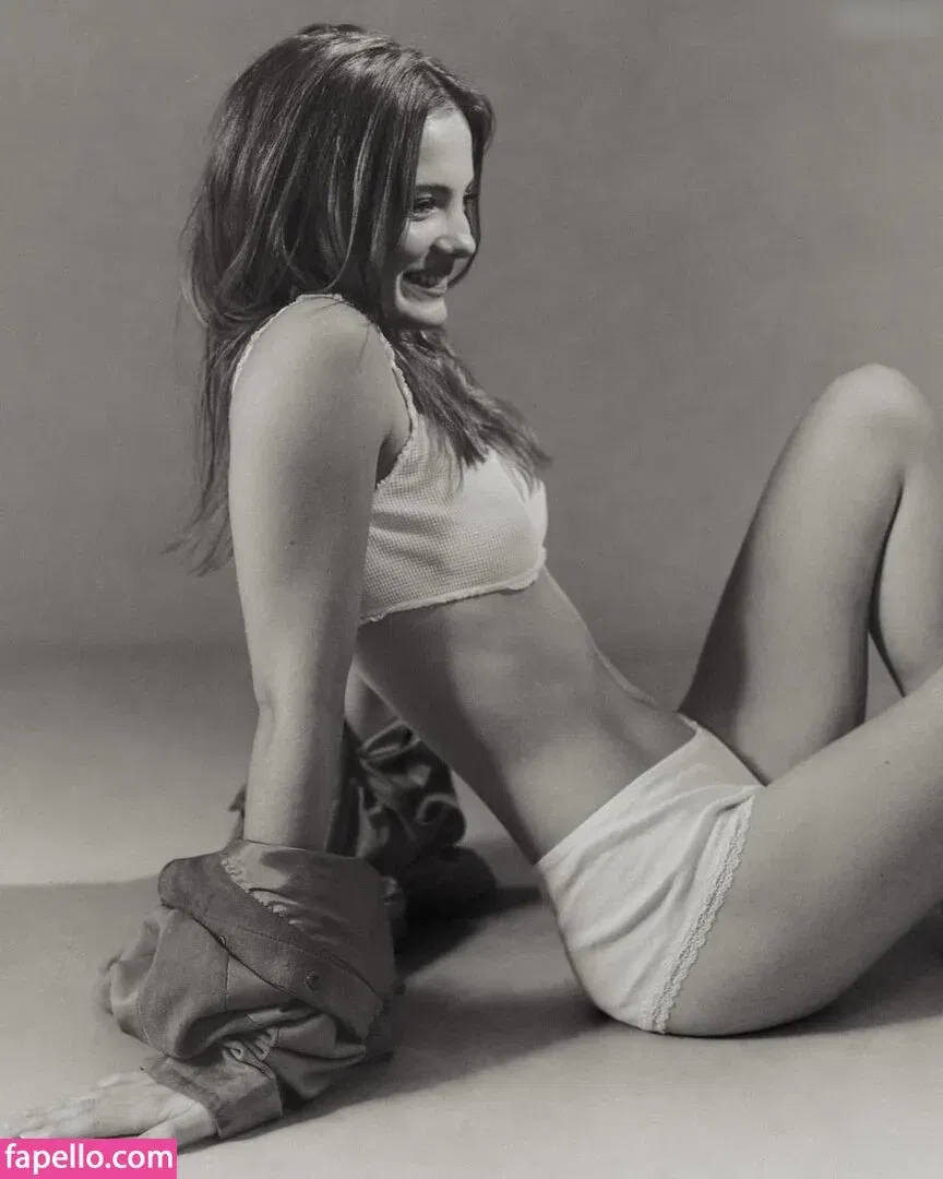 Freya Allan Onlyfans Photo Gallery 