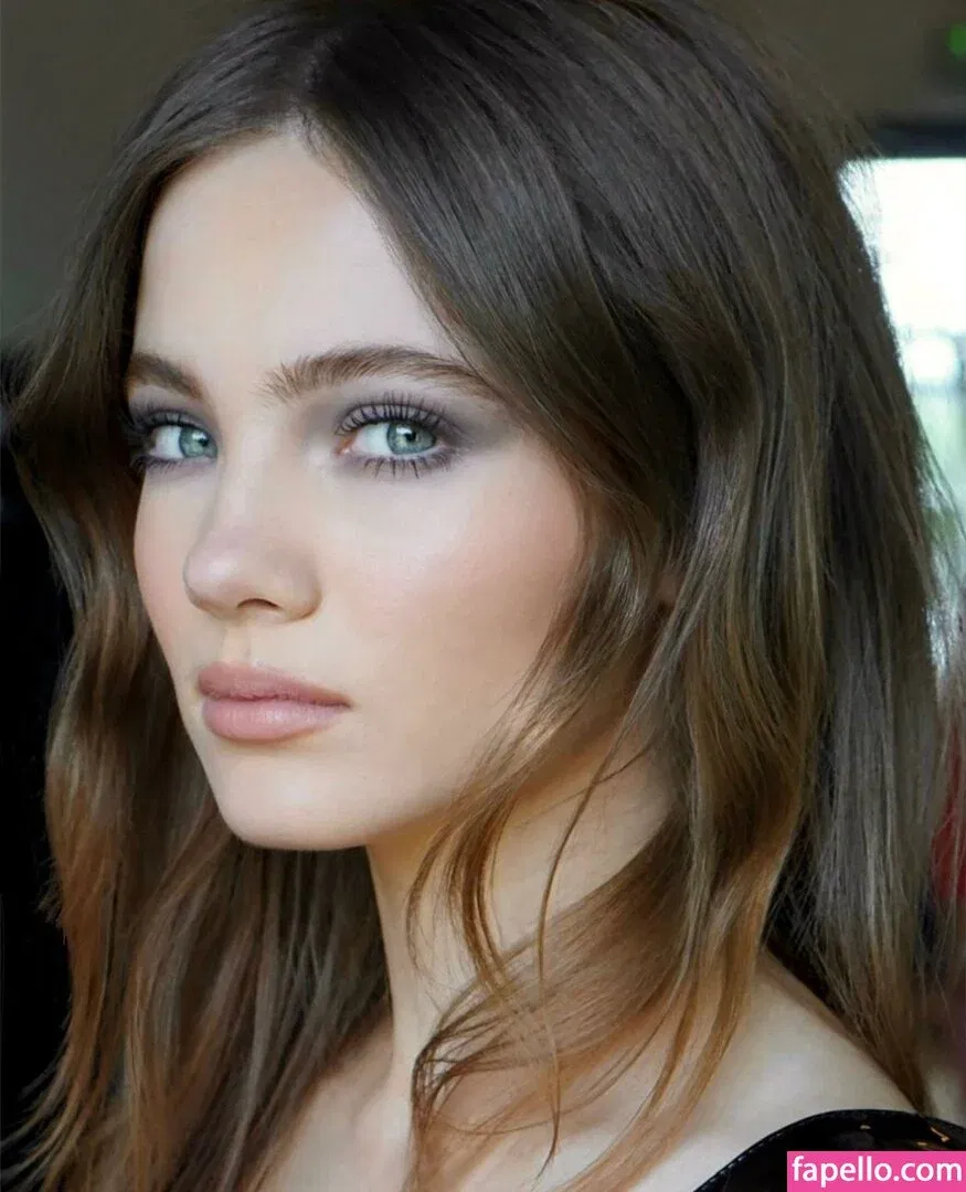 Freya Allan Onlyfans Photo Gallery 