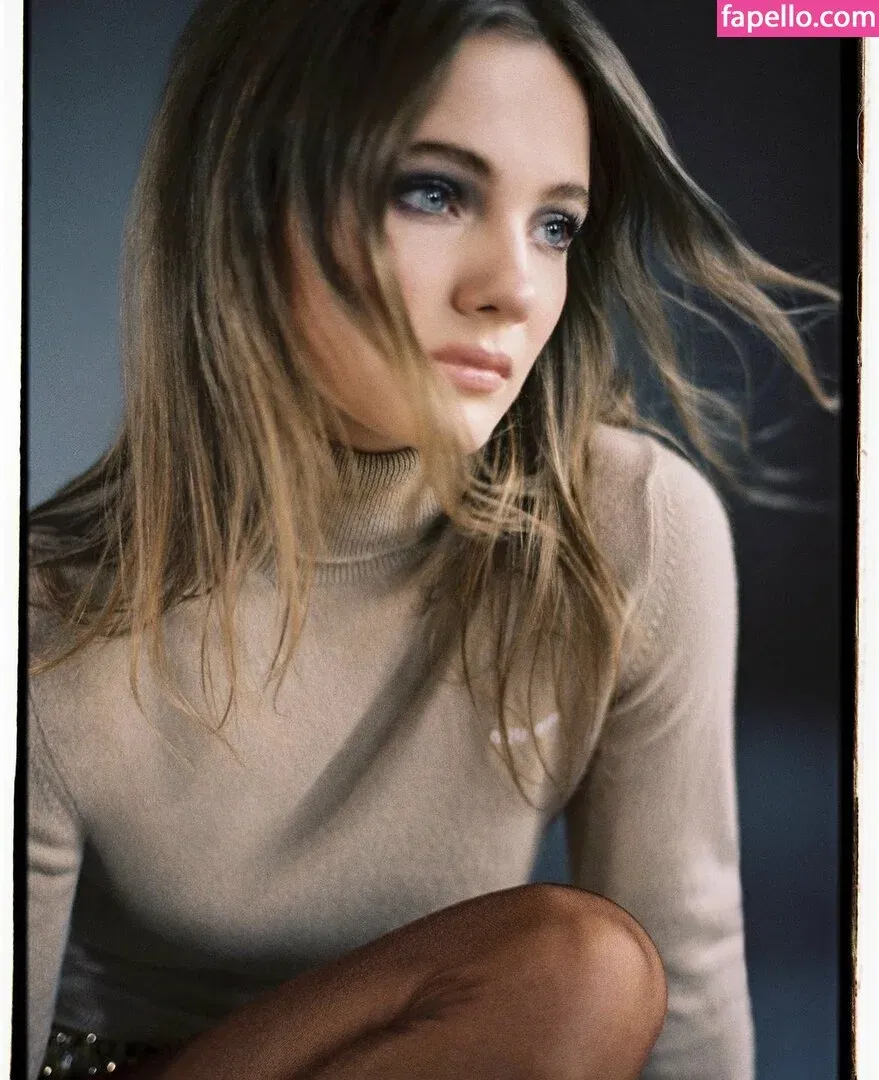 Freya Allan Onlyfans Photo Gallery 