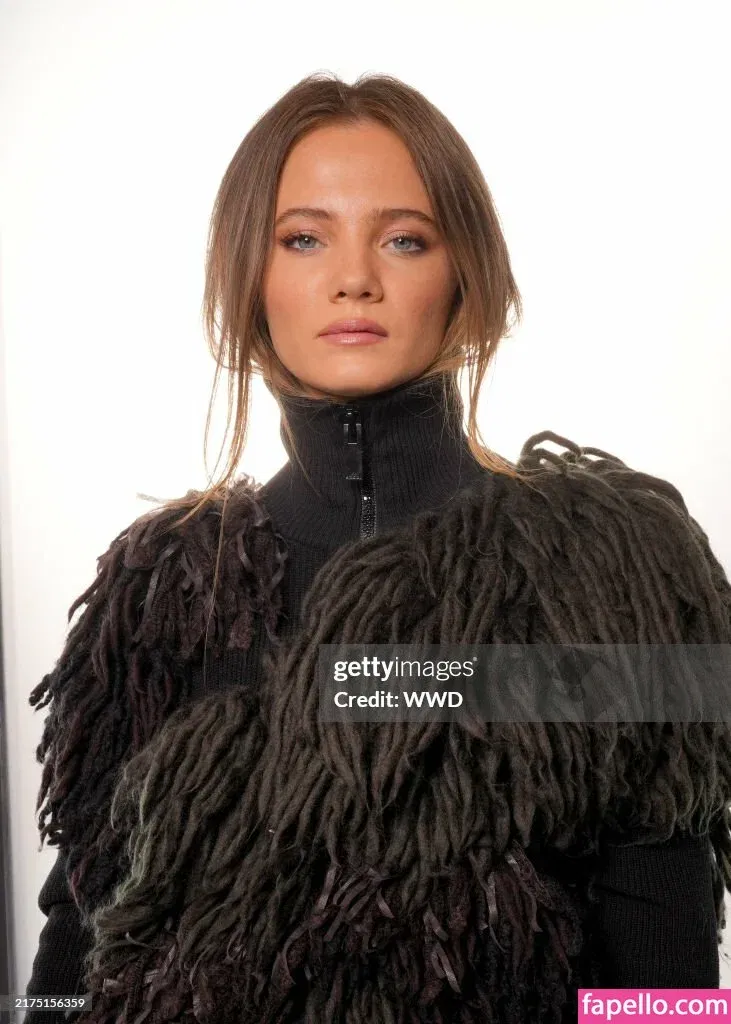 Freya Allan Onlyfans Photo Gallery 