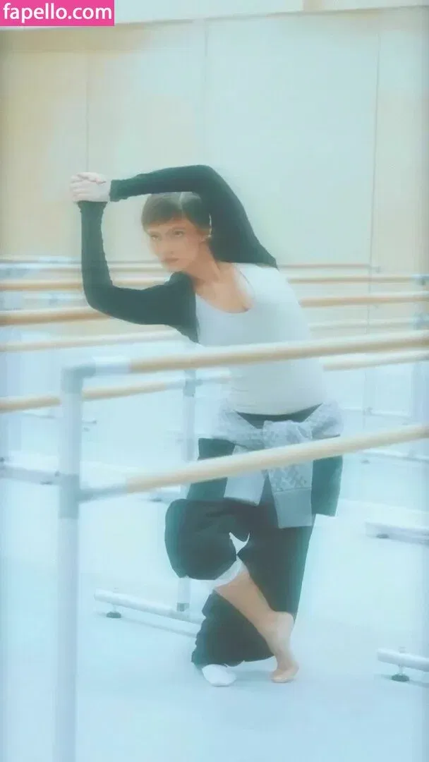 Freya Allan Onlyfans Photo Gallery 