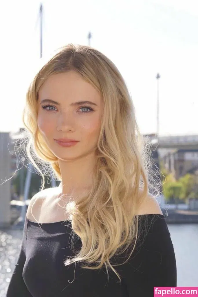 Freya Allan Onlyfans Photo Gallery 