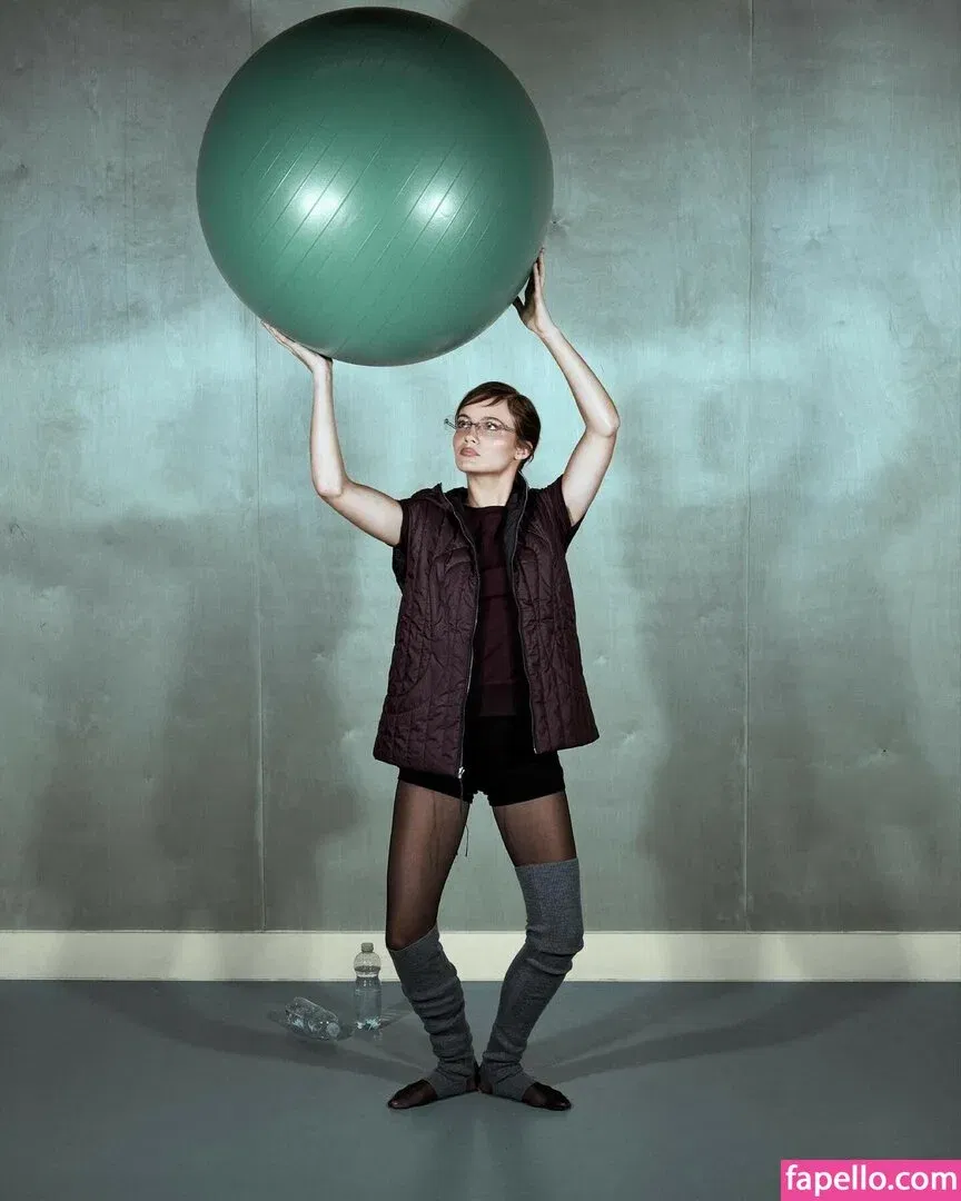 Freya Allan Onlyfans Photo Gallery 