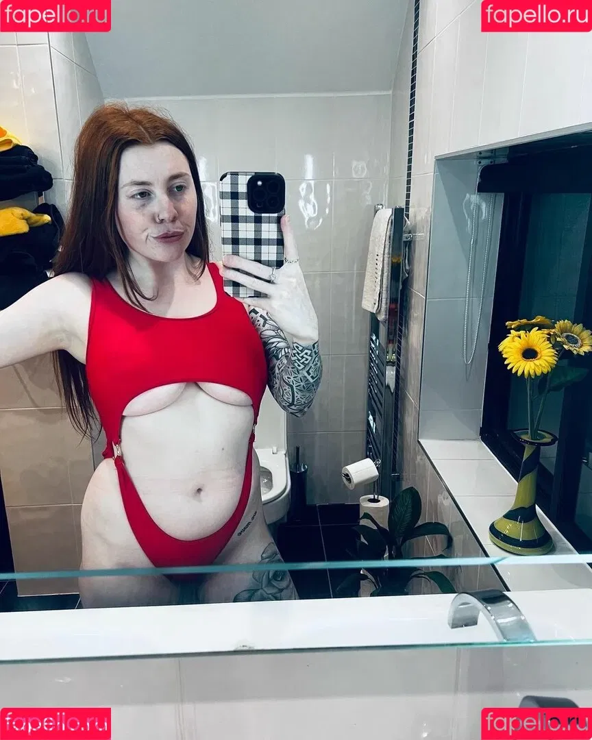 Molly Capper Onlyfans Photo Gallery 