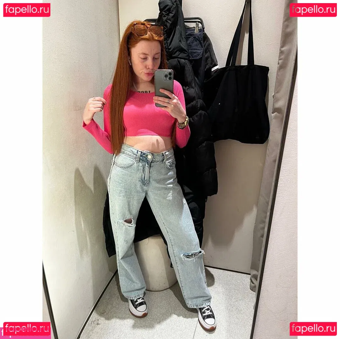 Molly Capper Onlyfans Photo Gallery 