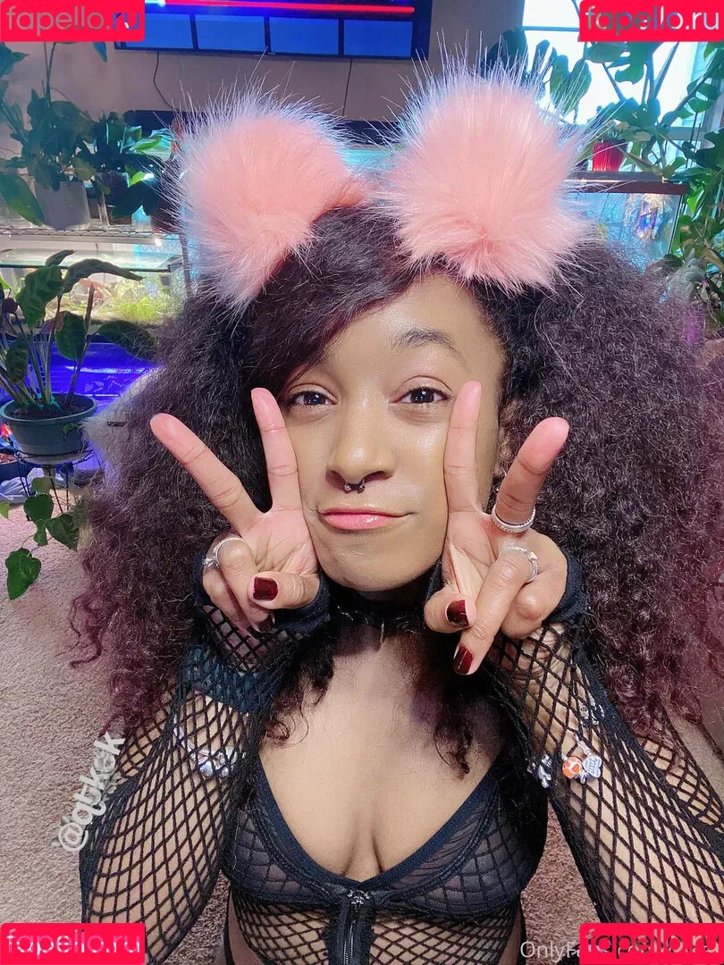 qtkek Onlyfans Photo Gallery 