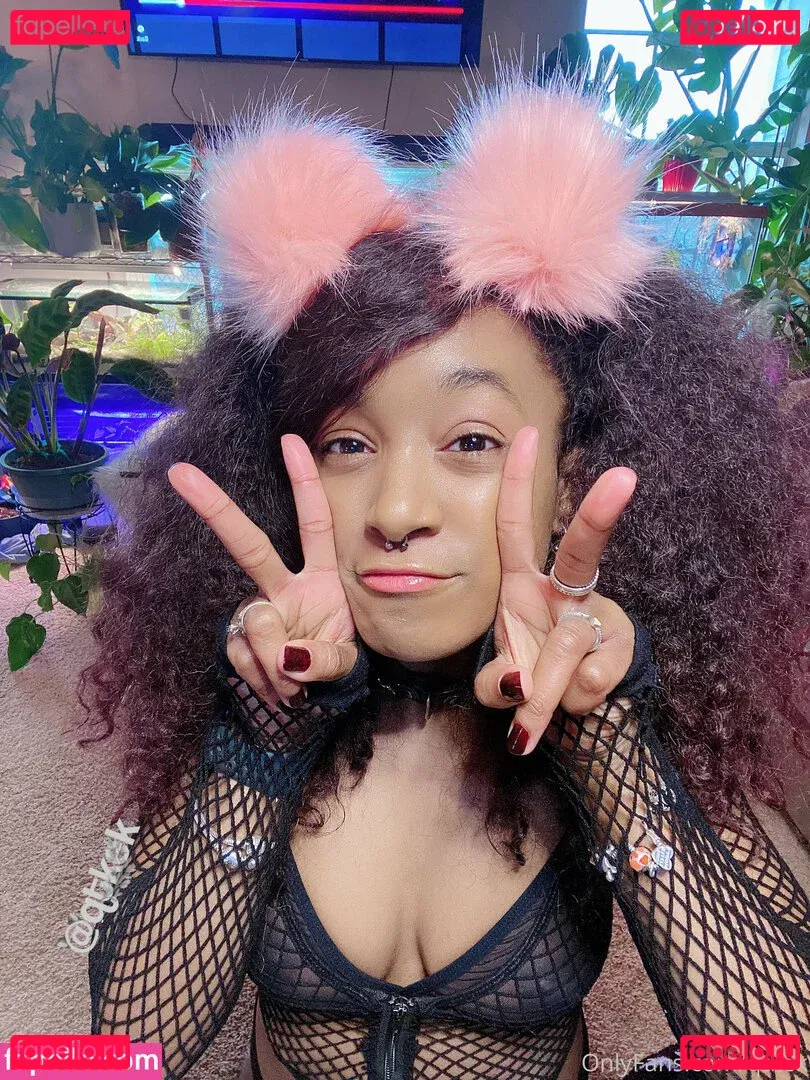 qtkek Onlyfans Photo Gallery 