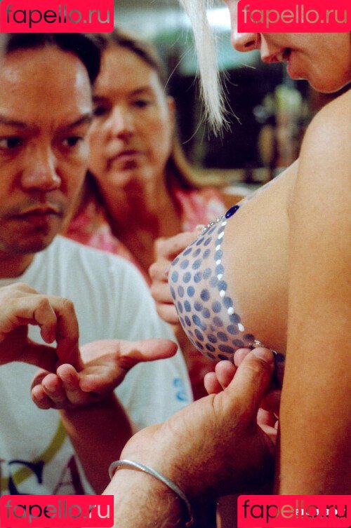 Kendra Wilkinson Onlyfans Photo Gallery 