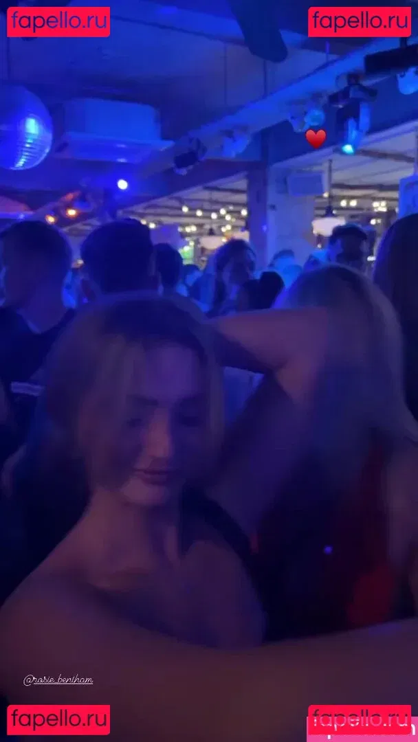 Rosie Bentham Onlyfans Photo Gallery 