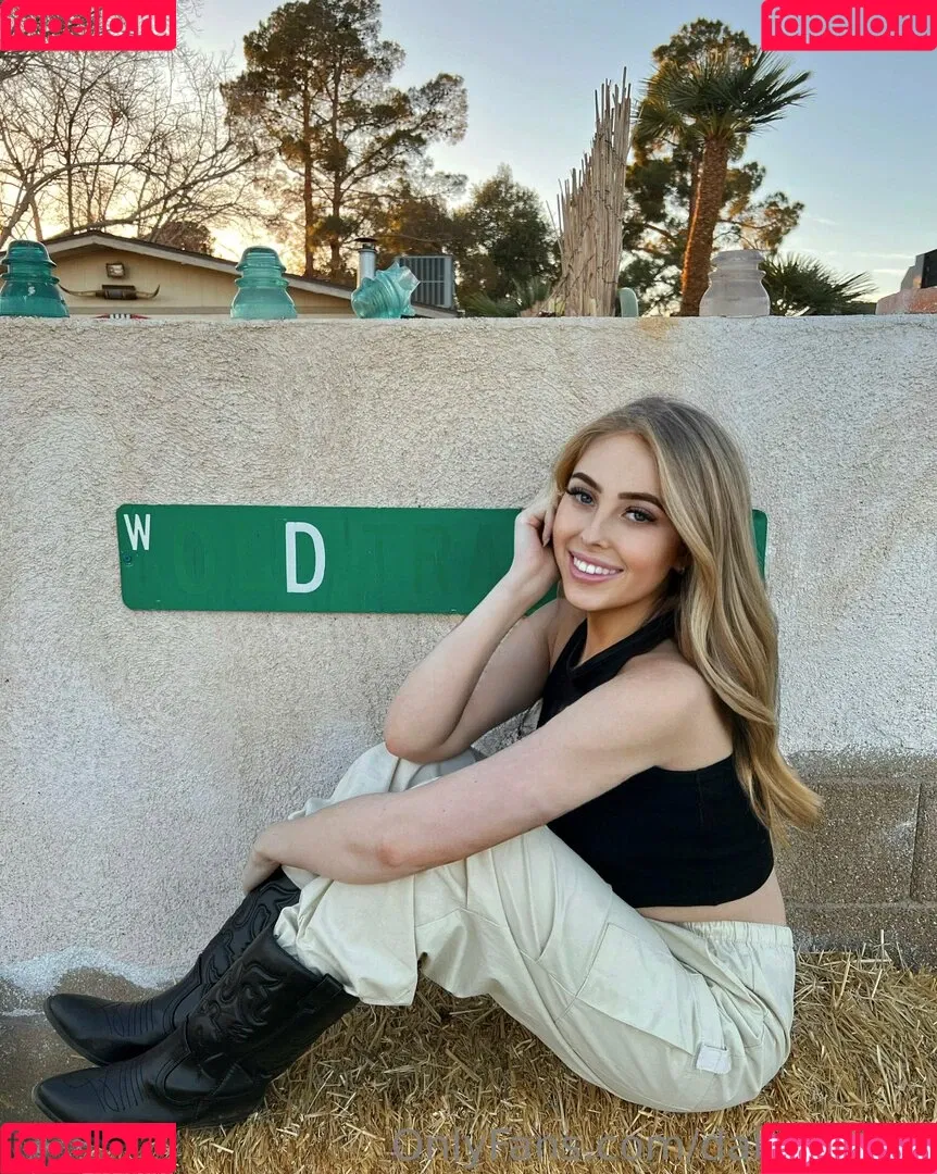 DakotaJane Onlyfans Photo Gallery 