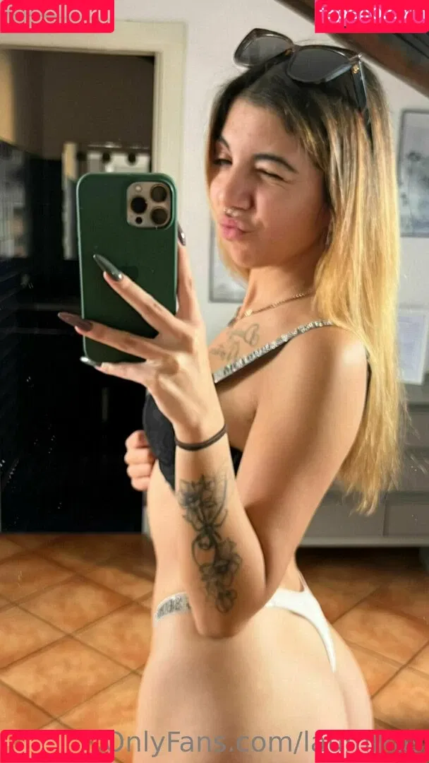 laumikus Onlyfans Photo Gallery 