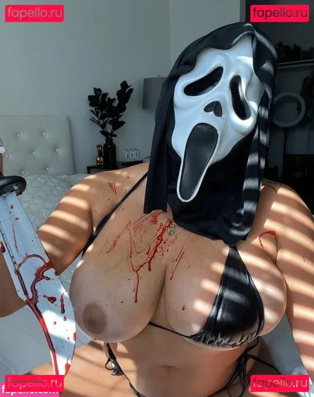 laumikus Onlyfans Photo Gallery 