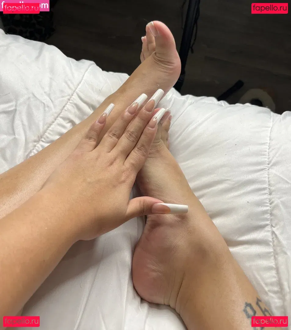 laumikus Onlyfans Photo Gallery 