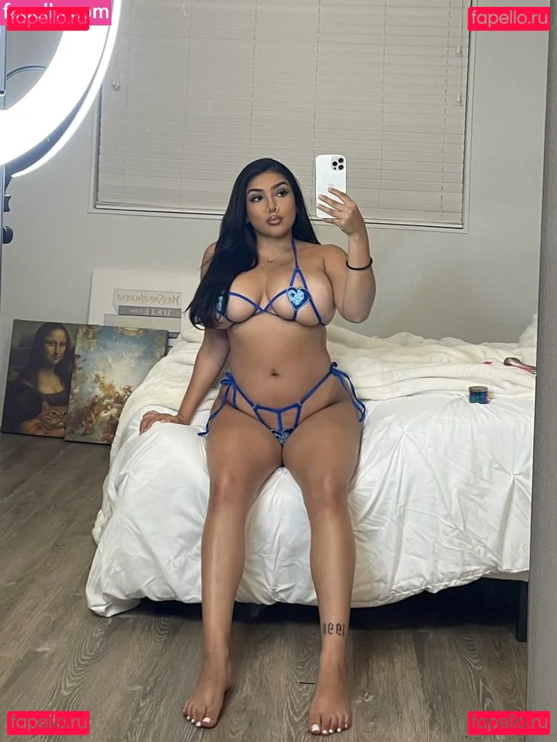 laumikus Onlyfans Photo Gallery 