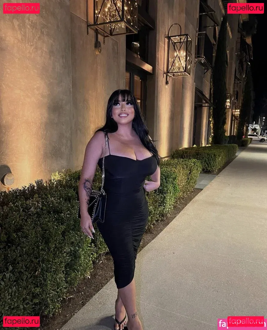 laumikus Onlyfans Photo Gallery 