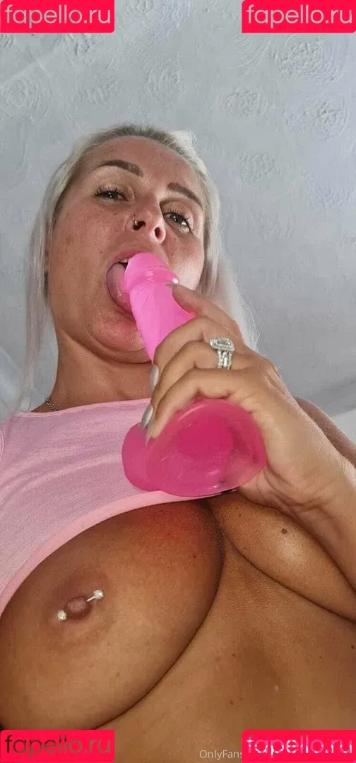 ukhotwifecouple Onlyfans Photo Gallery 